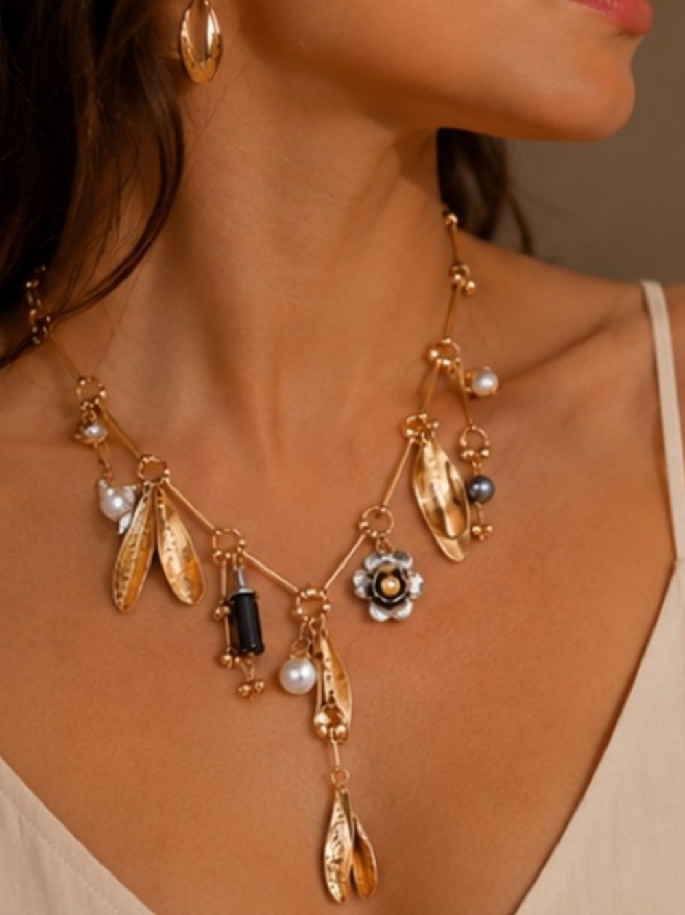 Gilded Fleur Vintage Pearl Necklac